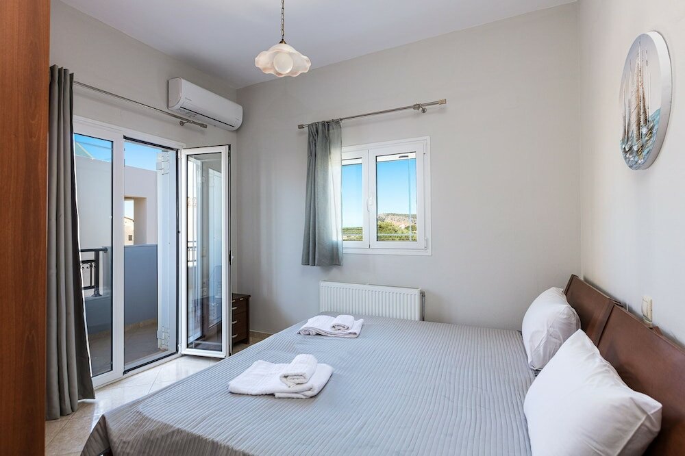 Фото Helena's Aparthotel