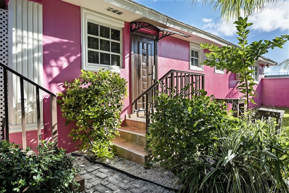 Фото Cocoplum Rest N Hideaway 1