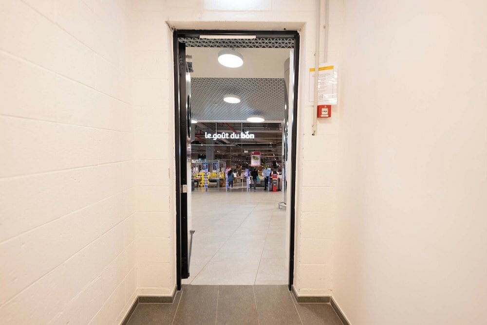 Фото Stylish Luxurious Apt w Pool & Gym Id214