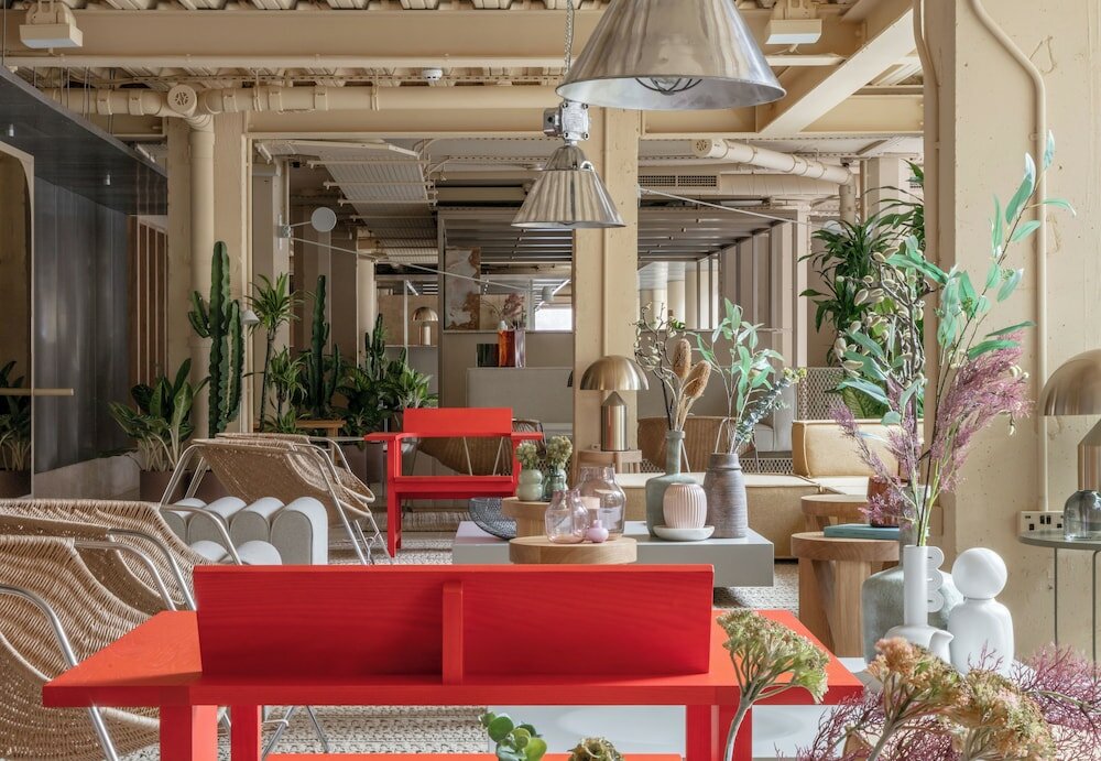 Фото Locke At Broken Wharf