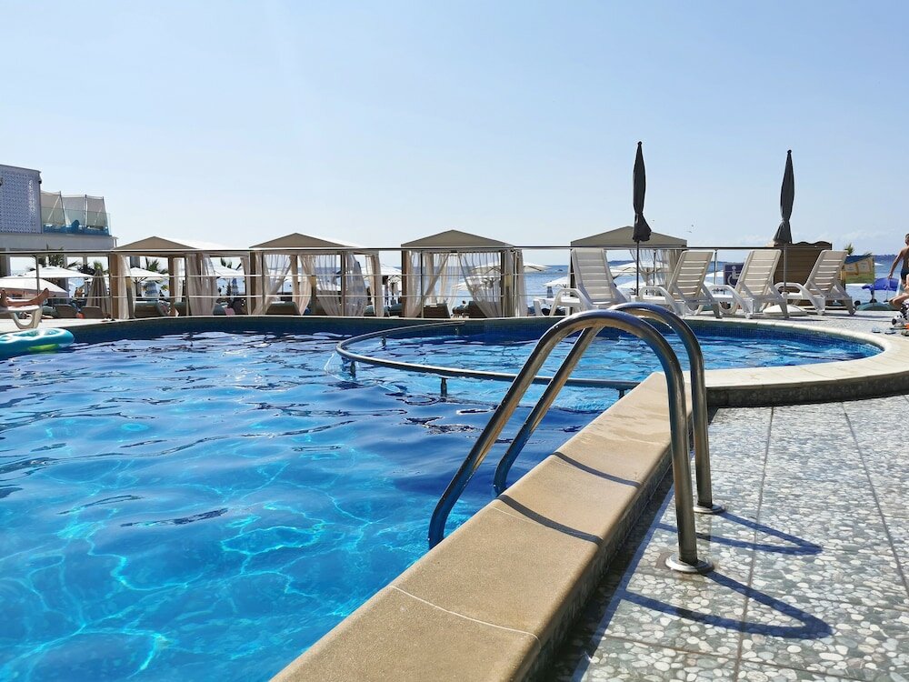 Фото Marty's Beachfront Smart Homes