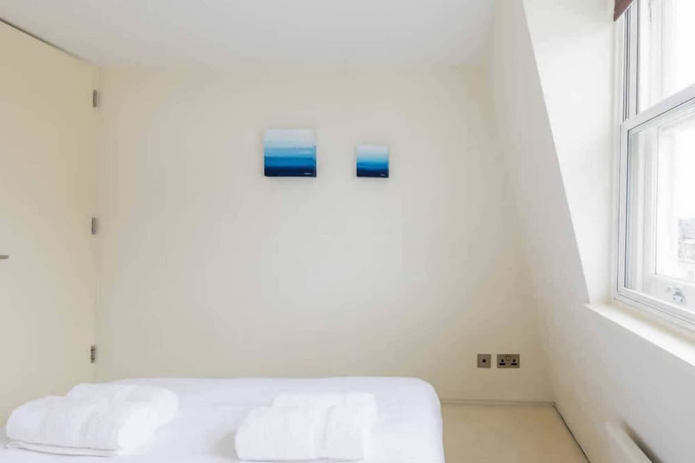 Фото Comfortable Apartment Earls Court