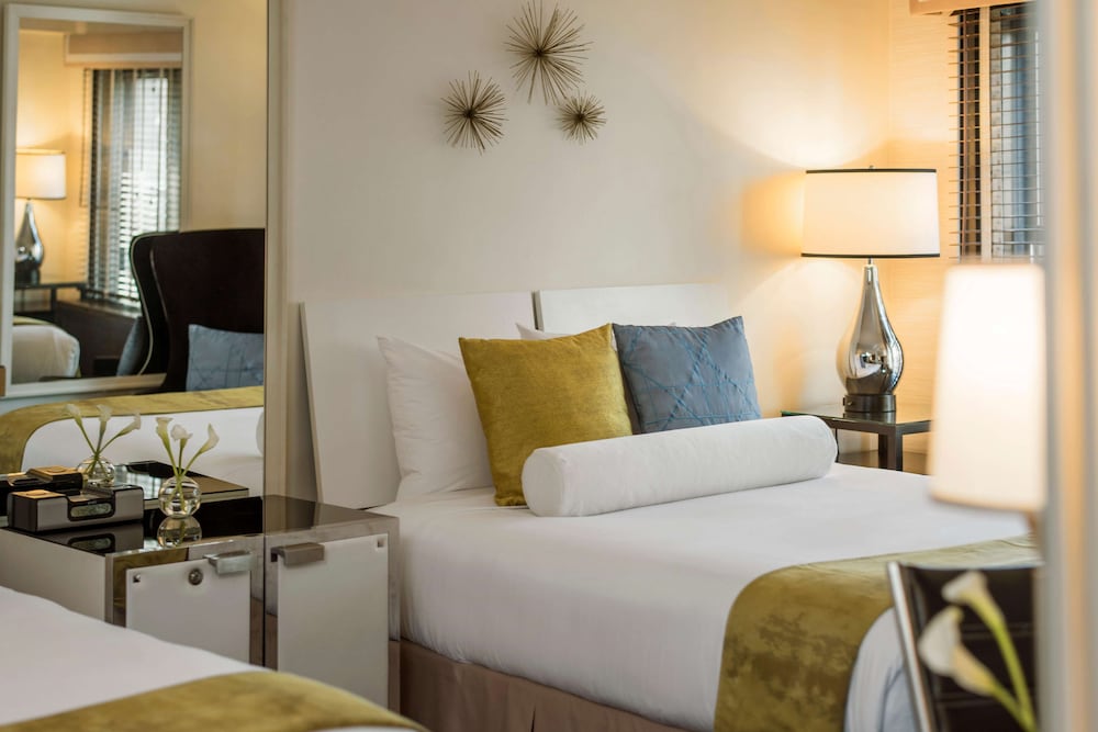 Фото 70 Park Avenue Hotel