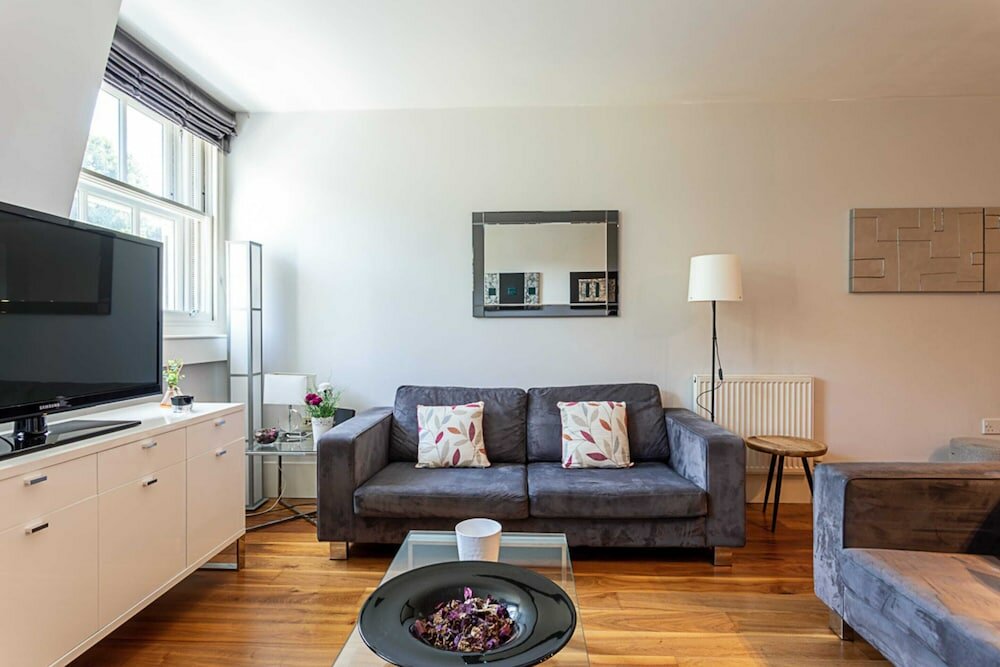 Фото Holborn Flat With Green Views