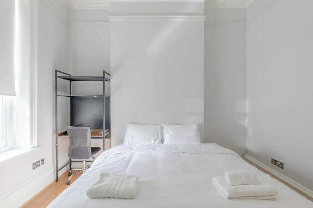 Фото Charming 2bd Flat by Hyde Park - Knightsbridge