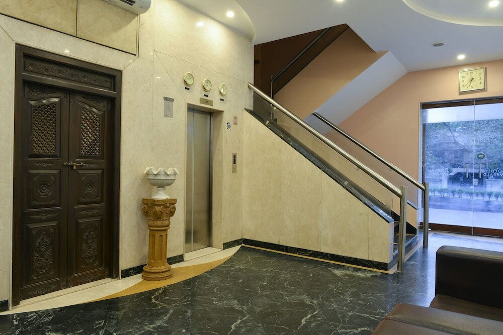 Фото Hotel Mint Salisbury Park