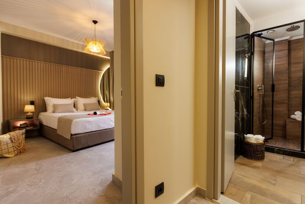 Фото Hersonissos Beach Front Suites