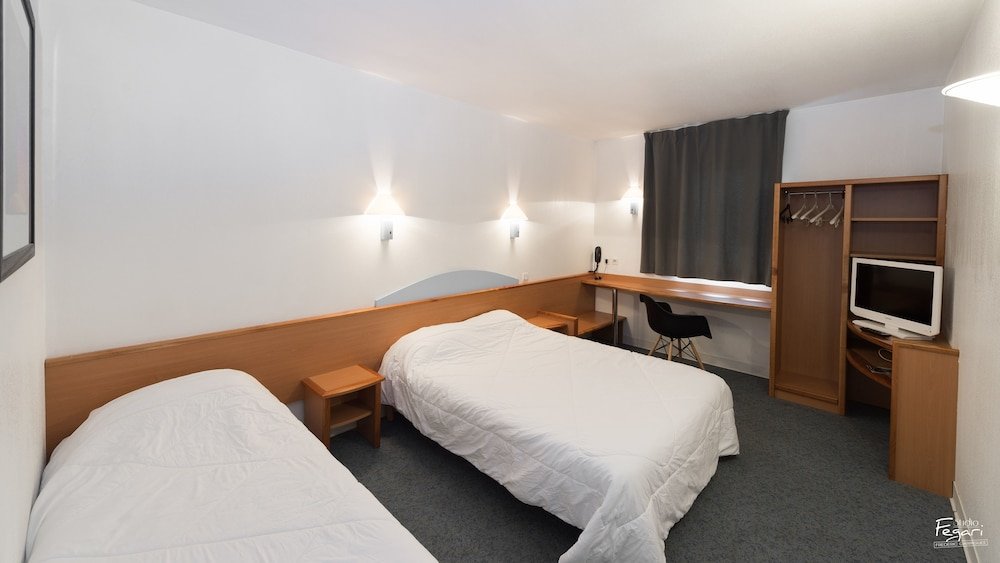 Фото Hotel First Rodez