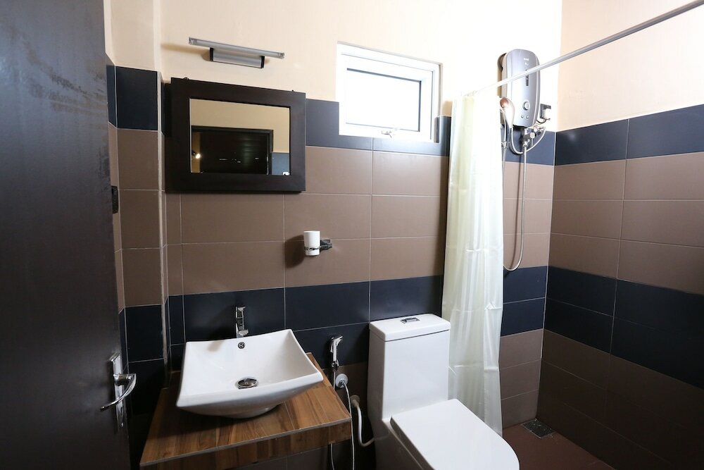 Фото Edwin's Air-port stay