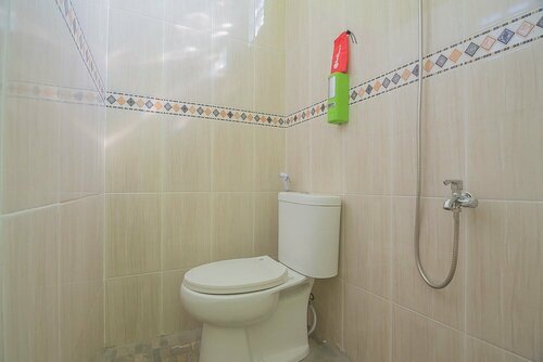 Гостиница RedDoorz Syariah near Museum Wisma Karya Subang в Субанге