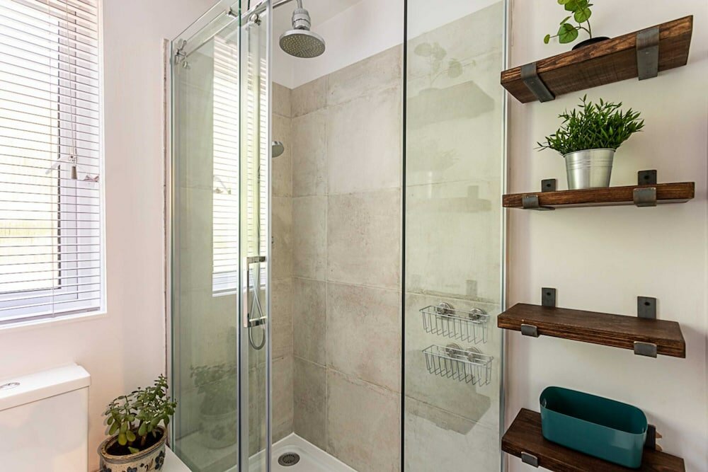 Фото Bright & Cosy One-bed Apartment