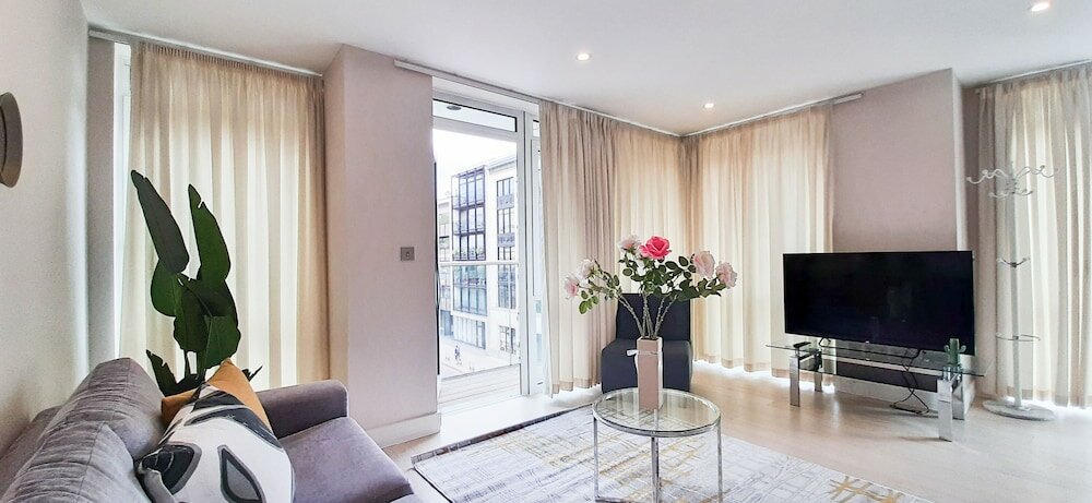 Фото Two Bed Serviced Apt in Old Street