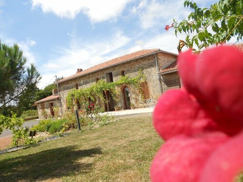 Гостиница Chambres d'hôtes Le Château Rouge