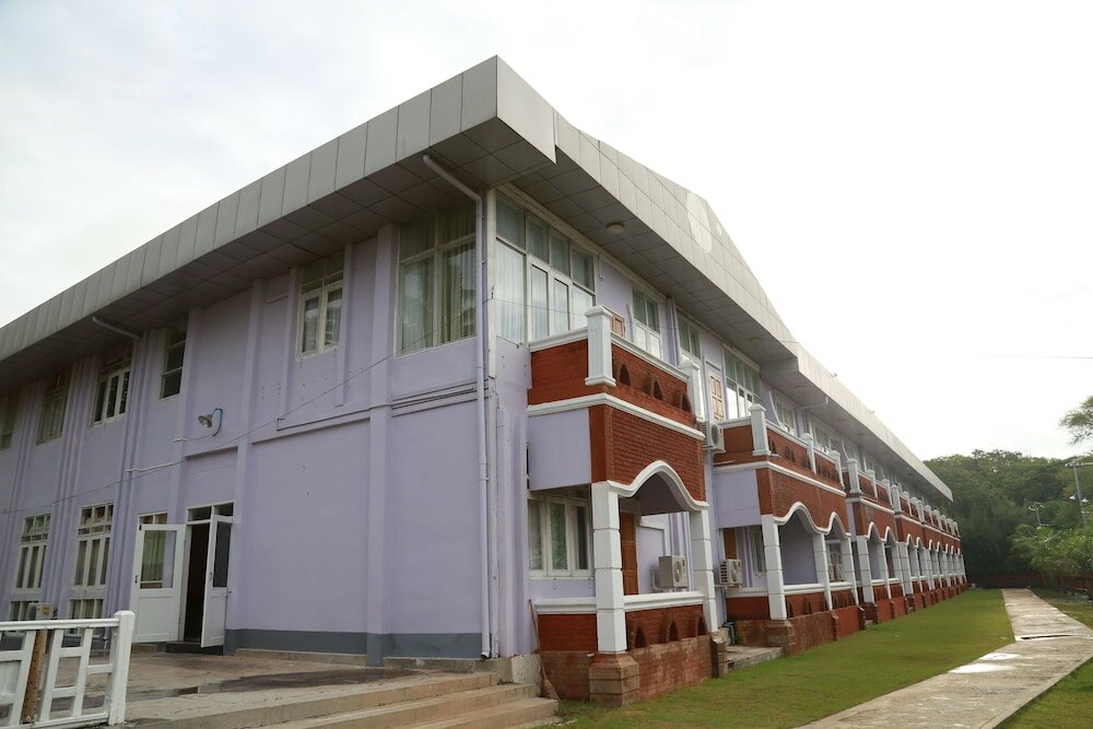 Фото The Floral Breeze Wun Zin Hotel