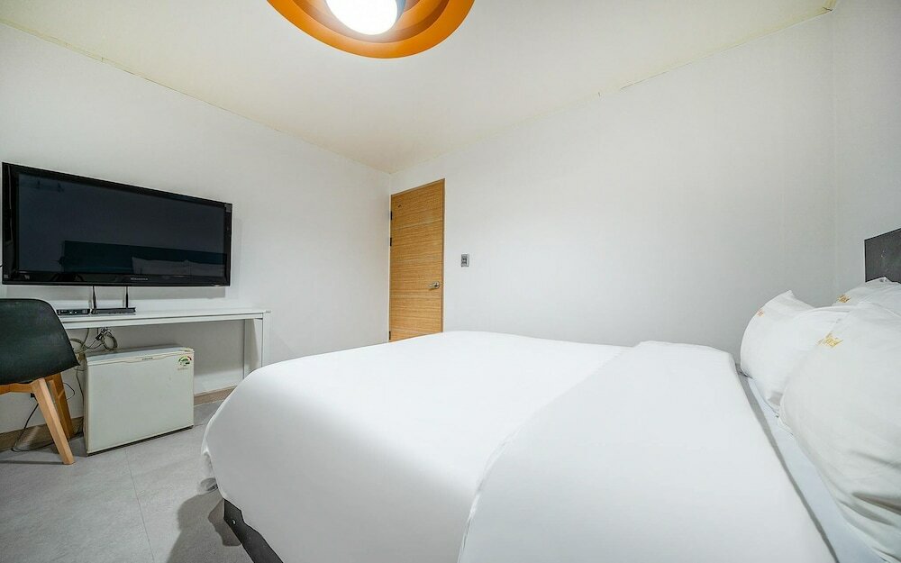 Фото Yeosu Hotel Sixty