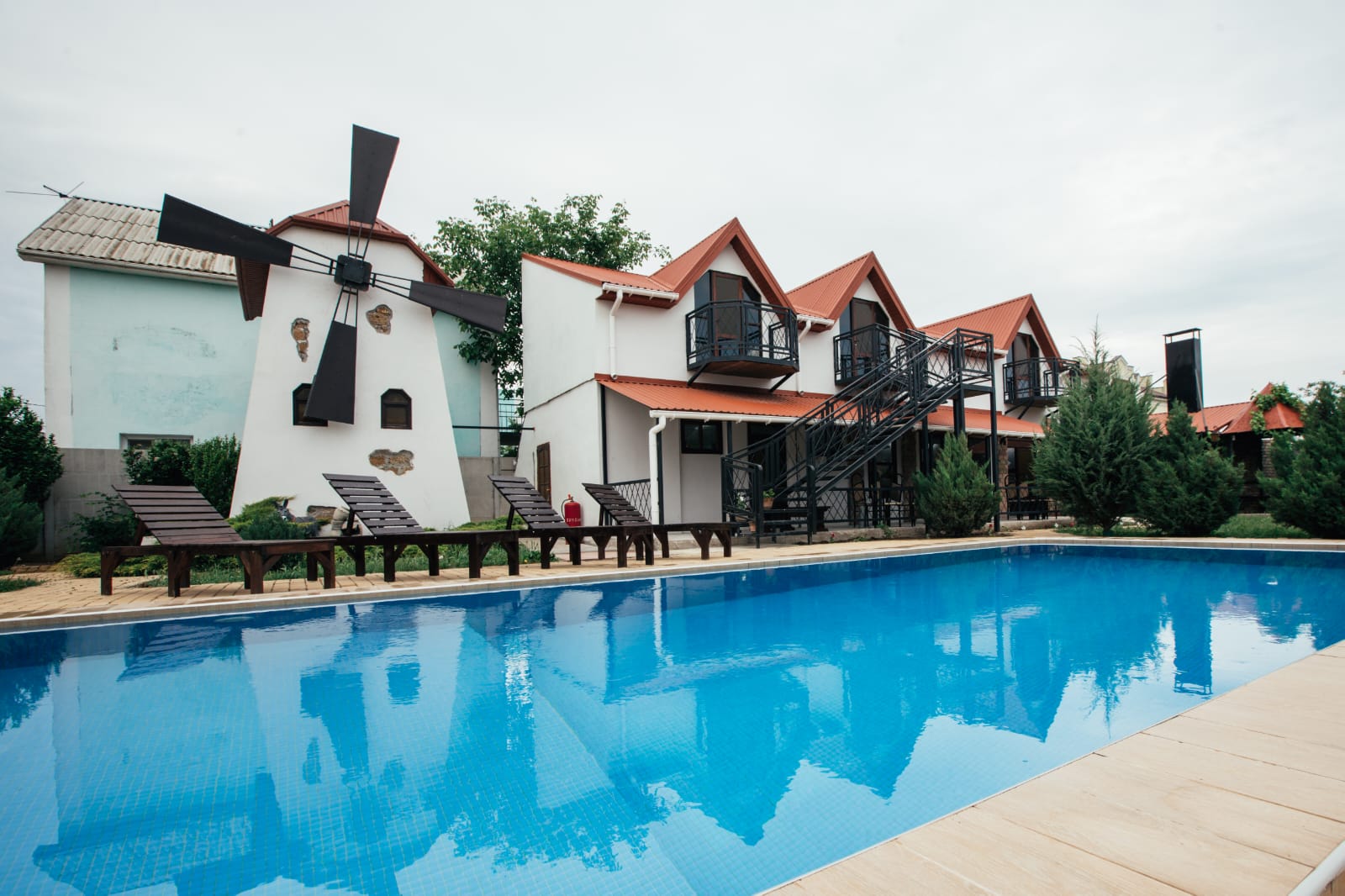 Фото Фонарь и мельница