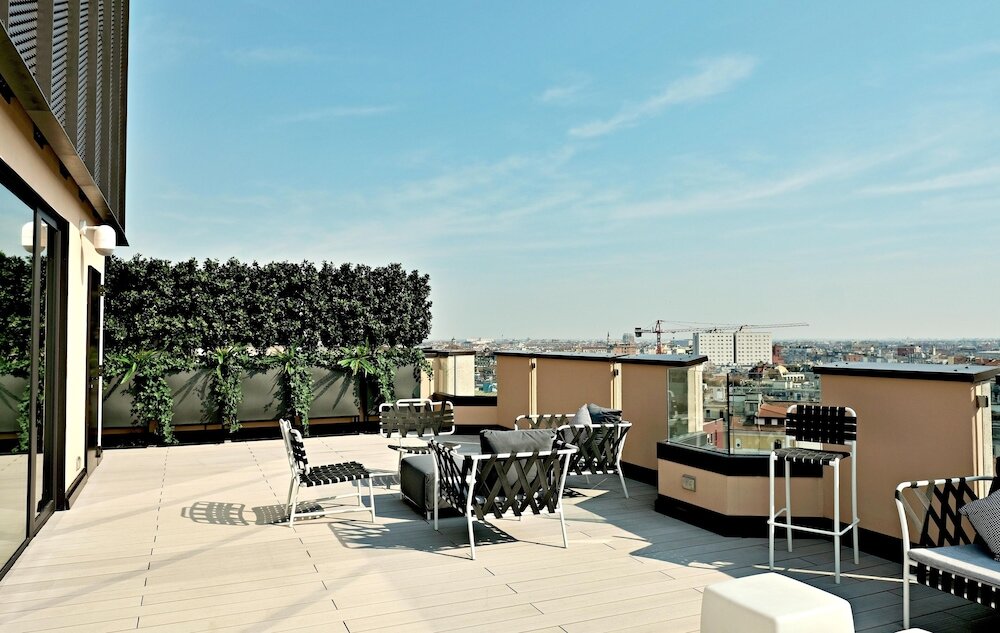 Фото San Babila Modern Apartment