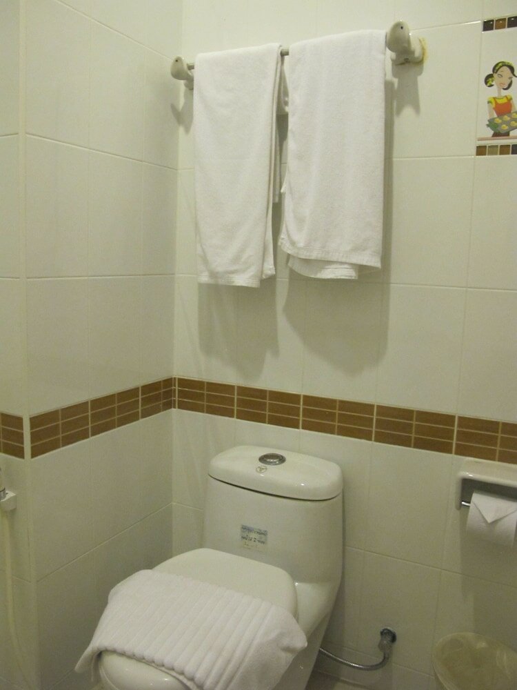 Фото Oyo Baan Tong Tong Pattaya Resort