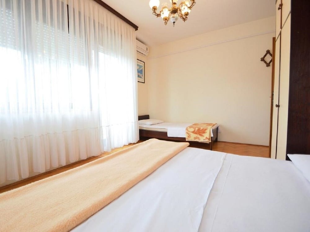 Фото Ruža - Comfortable 2 Bedrooms Apartment - A1