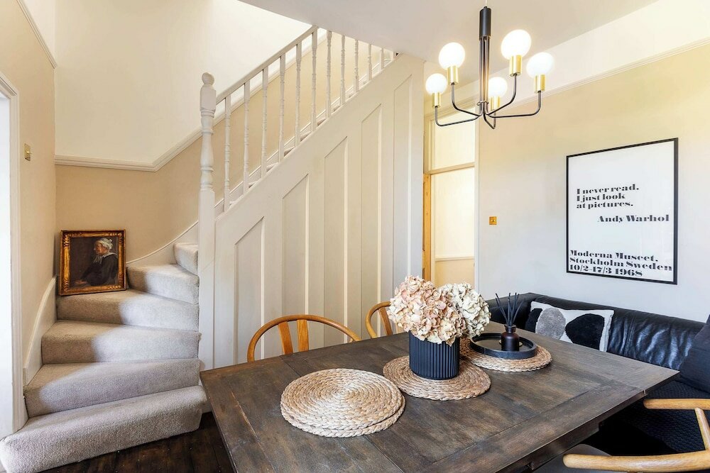 Фото Tooting's Charming Victorian Garden Hideaway