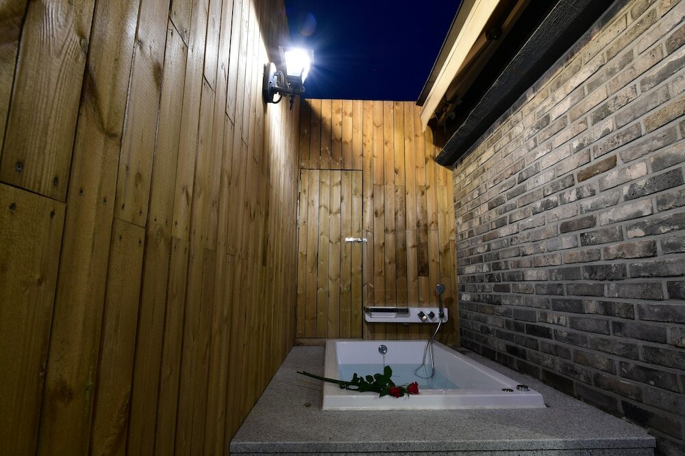 Фото Brown Dot Daeyeon