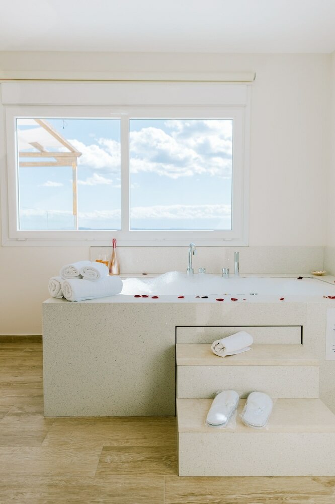 Фото The Three Graces