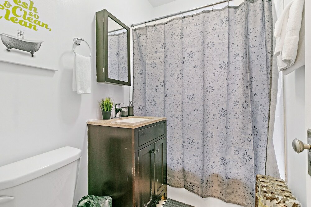 Фото Studio Superb Apt Near Loyola University