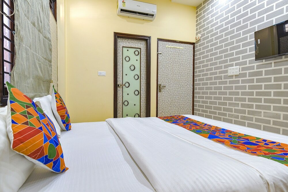 Фото Fabhotel The Castle Homestay Inn