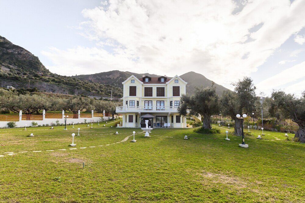 Фото Villa Filoxenia - by the sea - up to 12 guests
