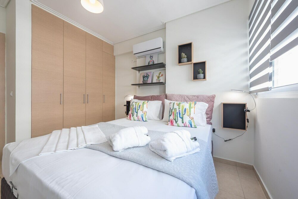 Фото Elegant Home With Balcony by Cloudkeys