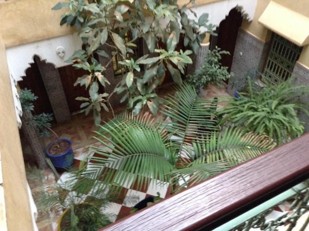 Фото Faouzi Hôtel