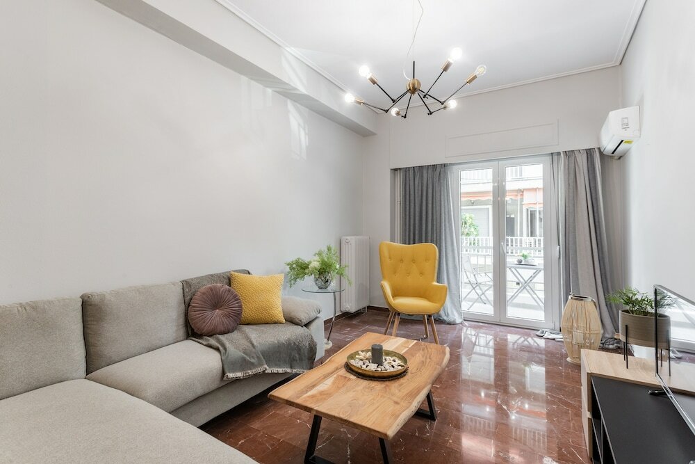 Фото Explore History from a Chic Central Apt