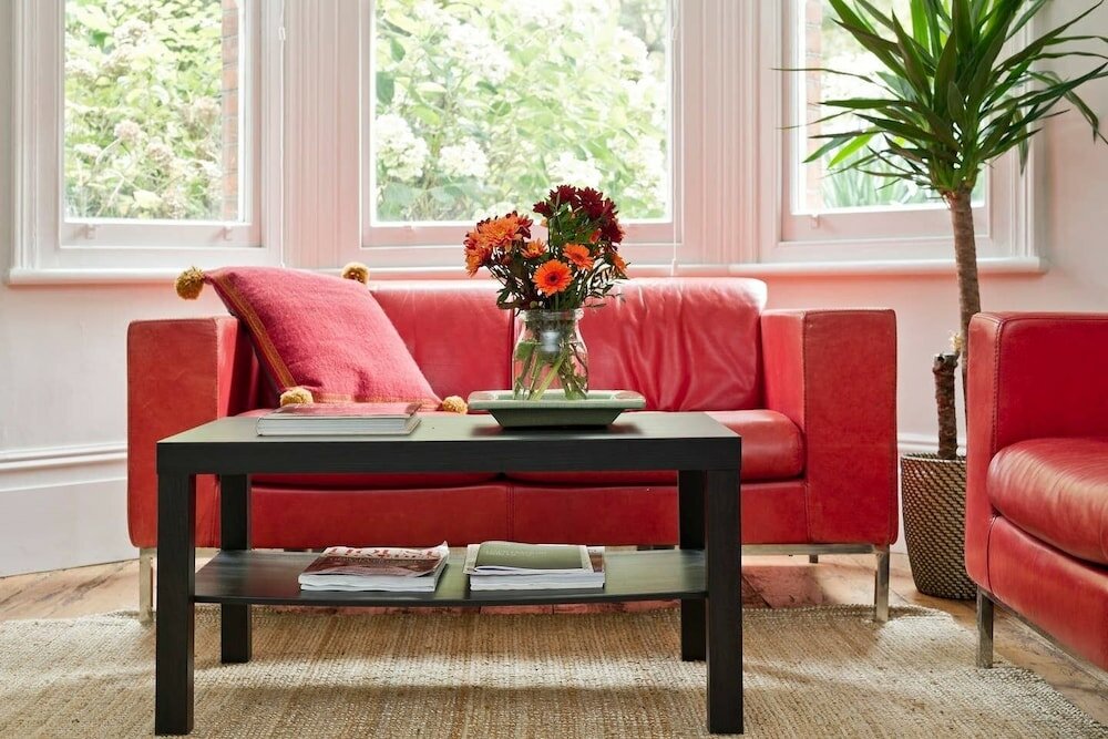 Фото Gorgeous 3-bed Garden Flat Beside Battersea Park