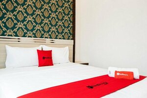 RedDoorz Plus @ Centrium Katamso Medan (Jalan Brigjen Katamso), hotel