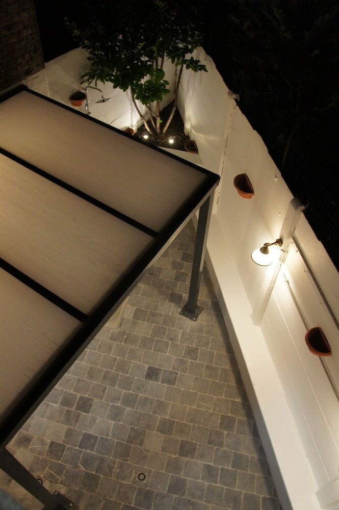 Фото J and R Brussels City Apartment