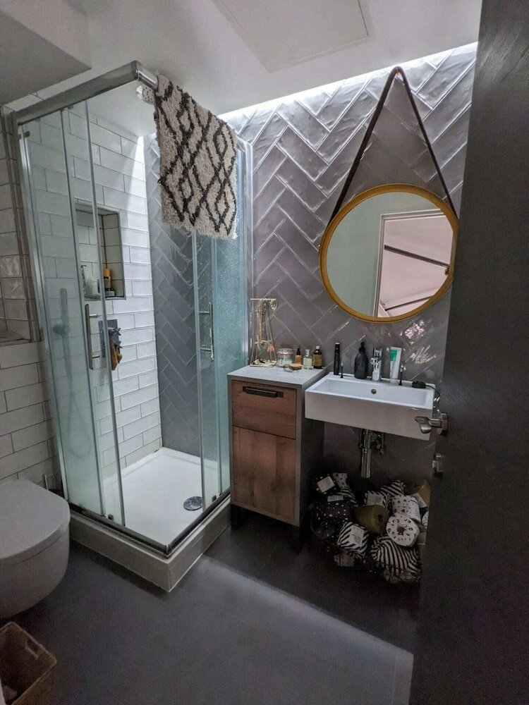 Фото Contemporary Open Plan 1 Bedroom Mezzanine Loft in Hackney