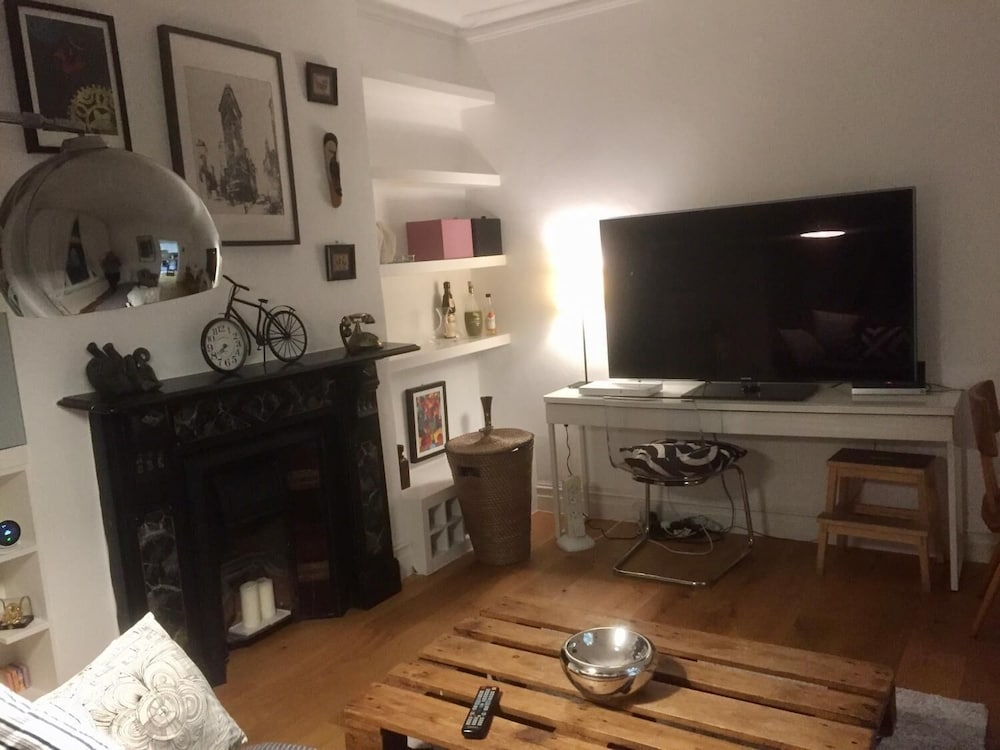 Фото Wilde Victorian Room & private Bathroom