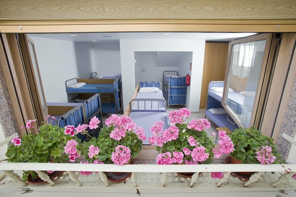 Hotel Albergue Albas - Hostel, Logroño, photo