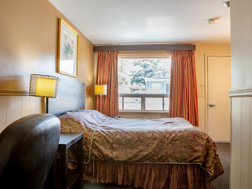 Фото Hotel Richmond Hill On North