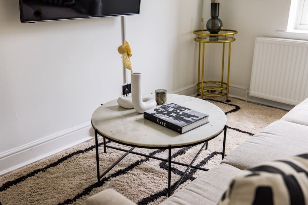 Фото The Kensington And Chelsea Classic - Glamorous 2bdr Flat