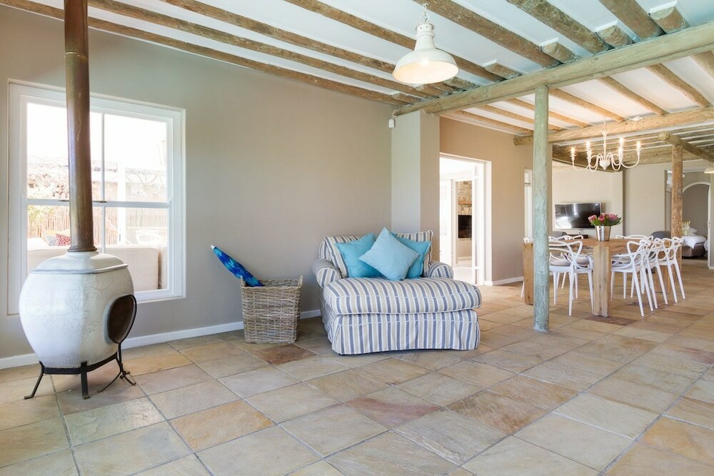 Фото Fin Whale Beach House