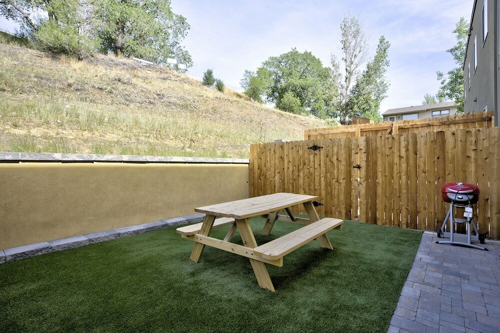 Фото Downtown Skyline Rooftop Patio Modern Townhome