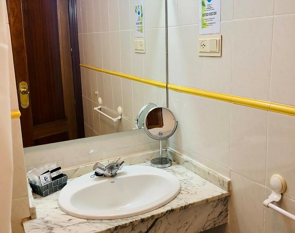 Фото Отель Al-Andalus