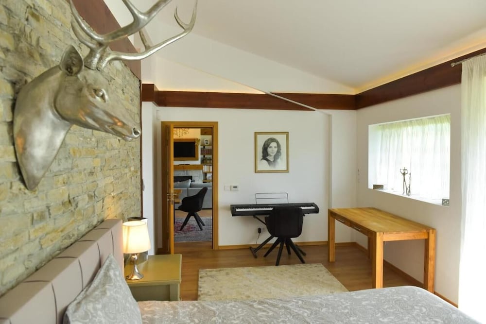 Фото Luxurious Chalet near Pirin Golf Resort