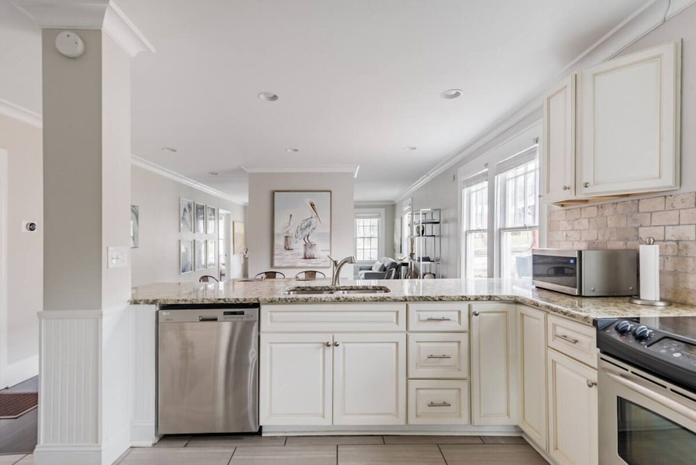 Фото Bright and Modern Close to Everything