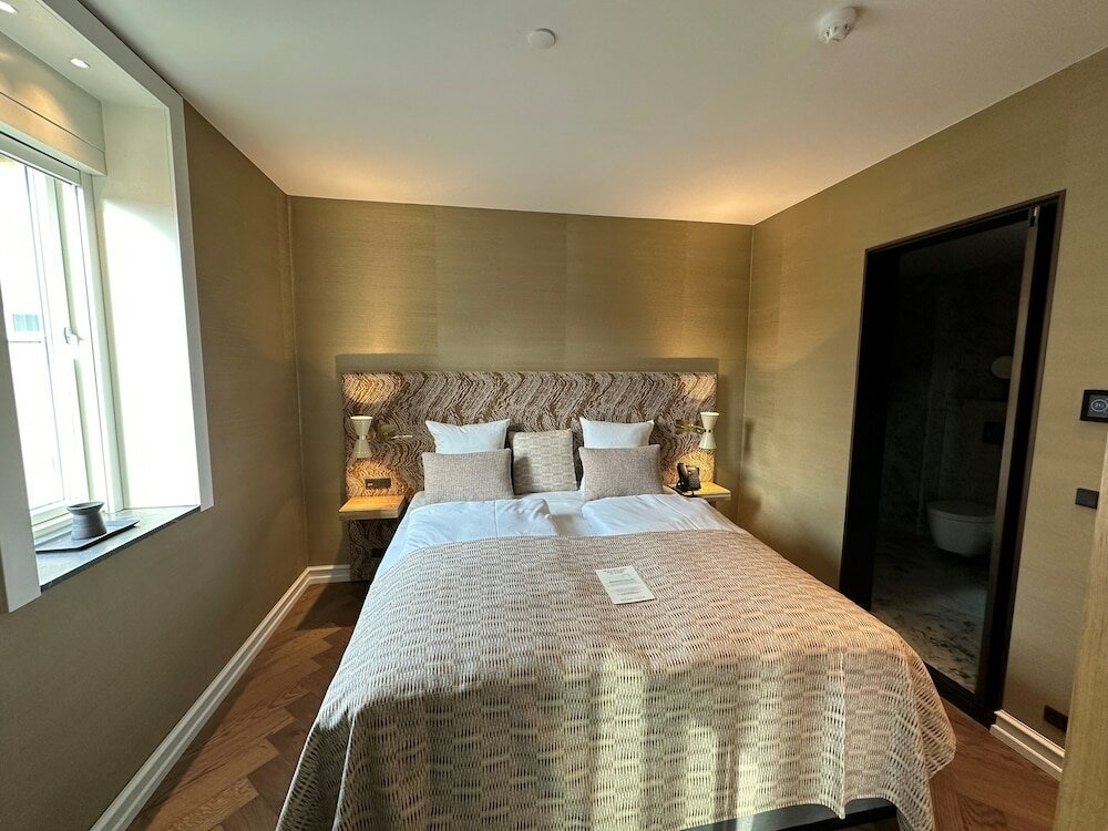 Фото Hypernym Hotel & Suites