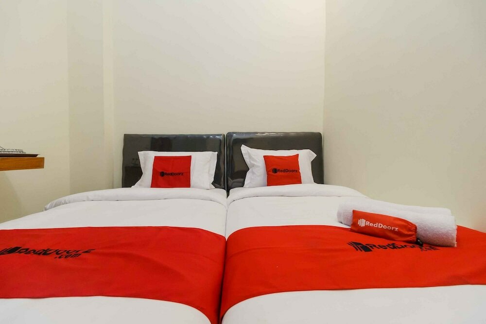 Фото RedDoorz Syariah near Lubang Jepang Bukittinggi