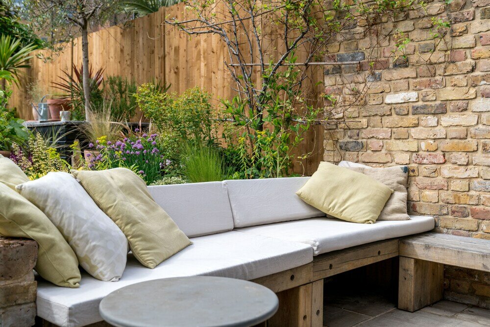 Фото Altido Contemporary 2-Bed House W Private Garden