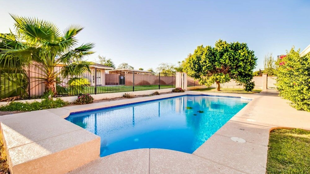 Фото North Phoenix 6 Bedroom With Guest House & Pool!