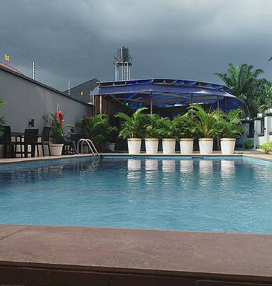 Фото Oak Havens Hotel